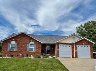 1306 Ridgefield Dr, Godfrey, IL 62035