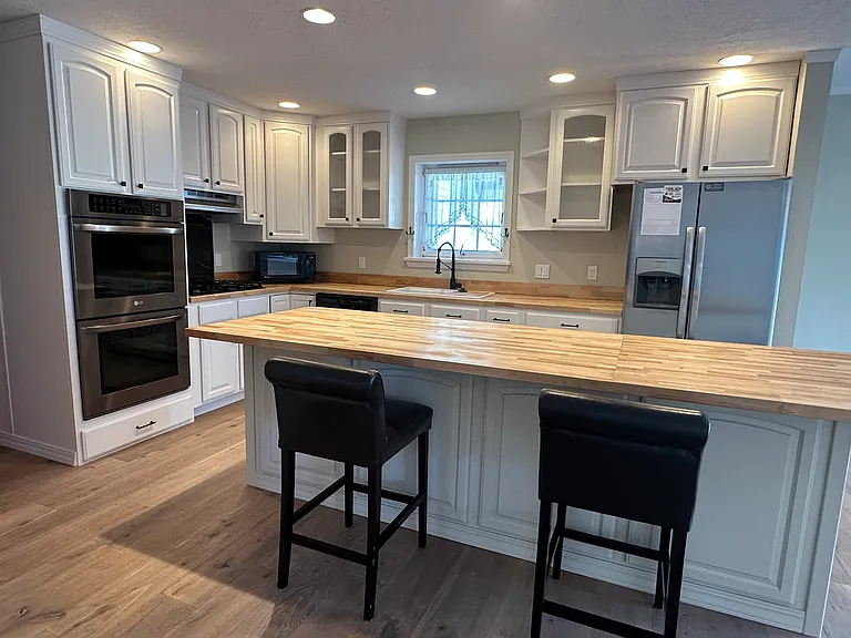 1250 Queen Of The Hills Dr — Photo 6