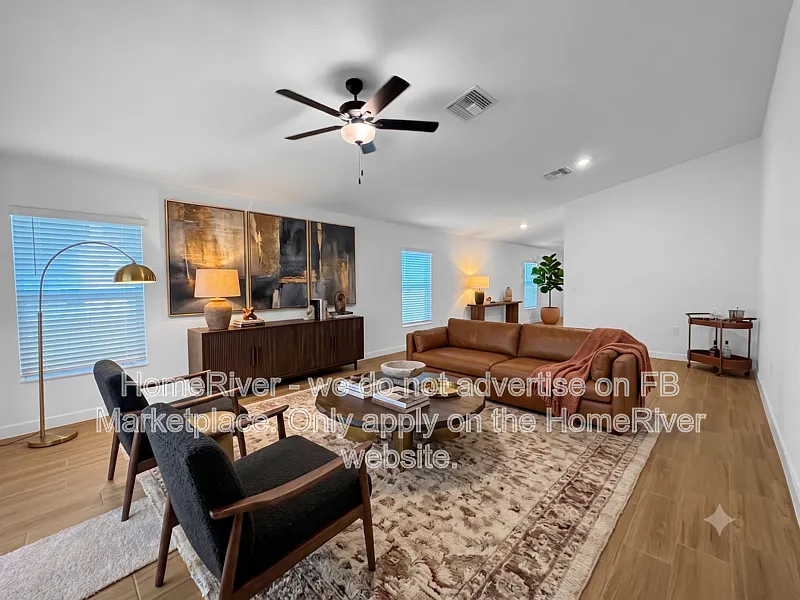 4 bed, 3.0 bath, 1981 sqft, $2,340 — Photo 2