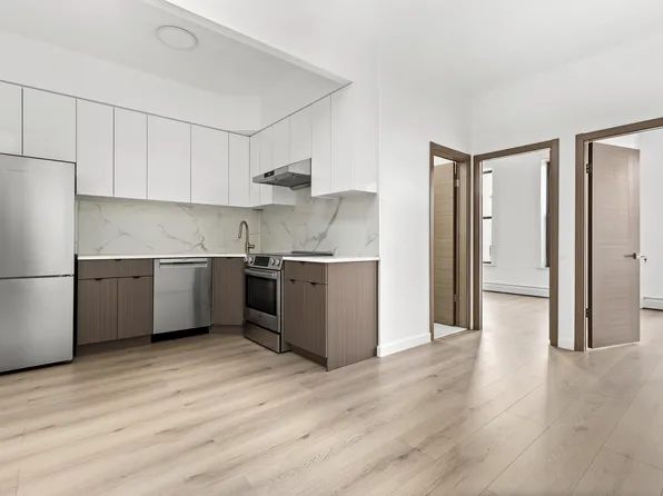 983 Manhattan Avenue image 2 of 8