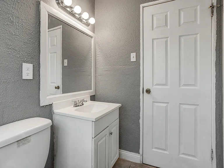 1304 Grant Dr — Photo 15