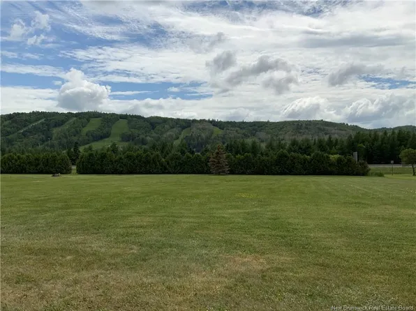 33 Cloutier St, Edmundston, NB E7B 1C7