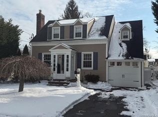 201 Stuyvesant Ave, Merrick, NY 11566