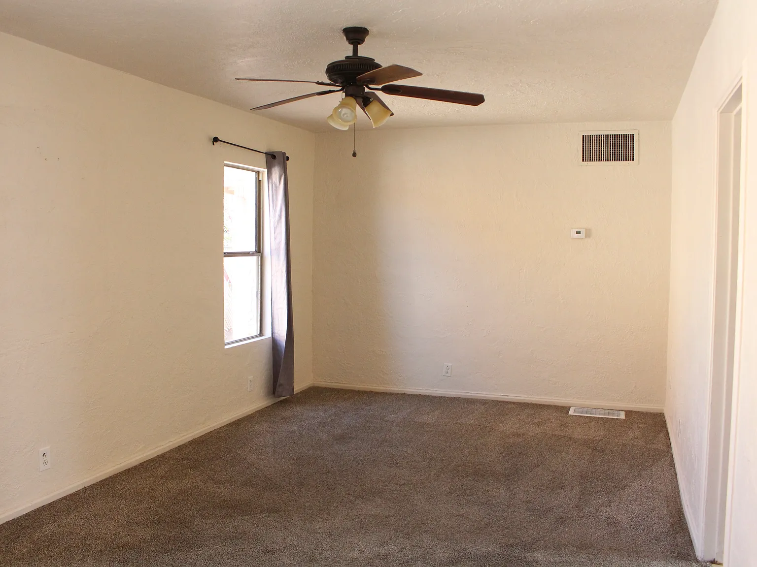 2 bed, 940 sqft, $1,600 — Photo 4