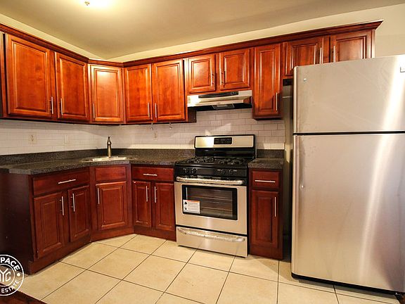 2nd image of 191A Vernon Ave APT 1