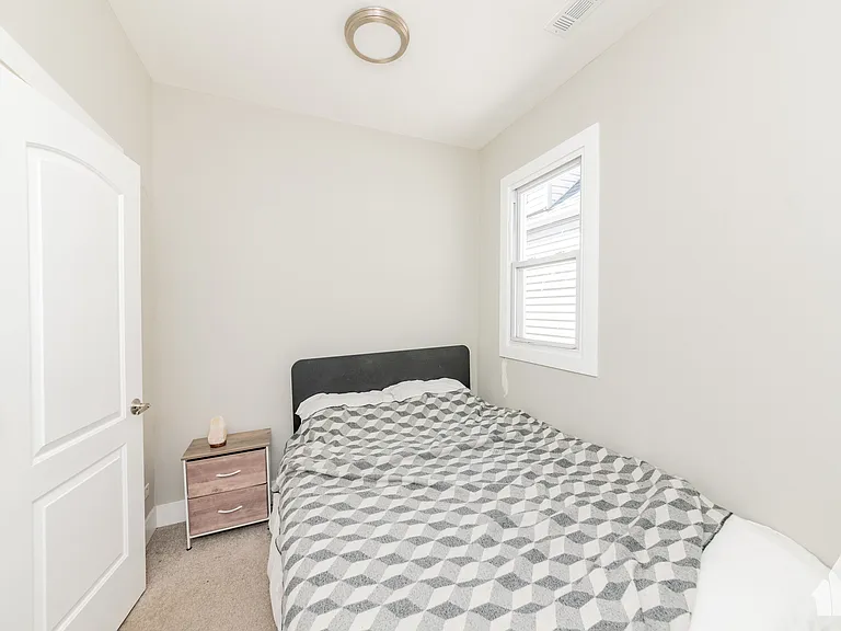 2923 N Avers Ave #2 — Photo 9