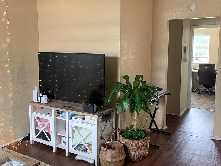 2401 Manor Rd #218 — Photo 5