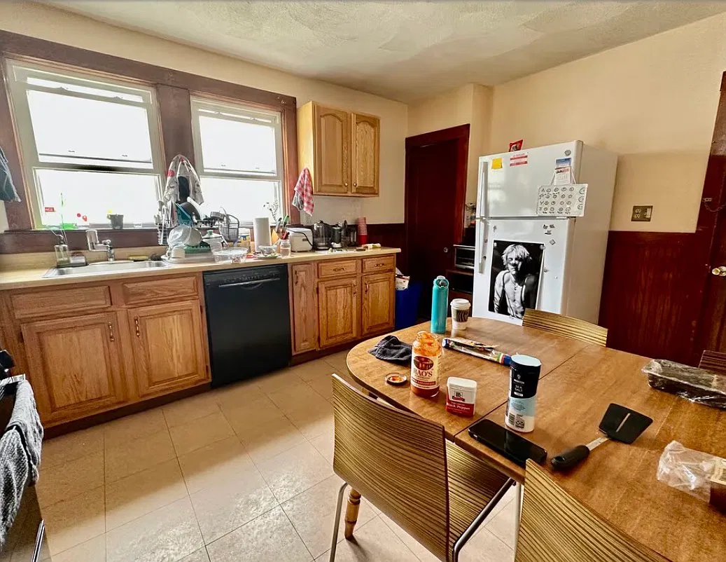 4 bed, 1.5 bath, $5,400 — Photo 1