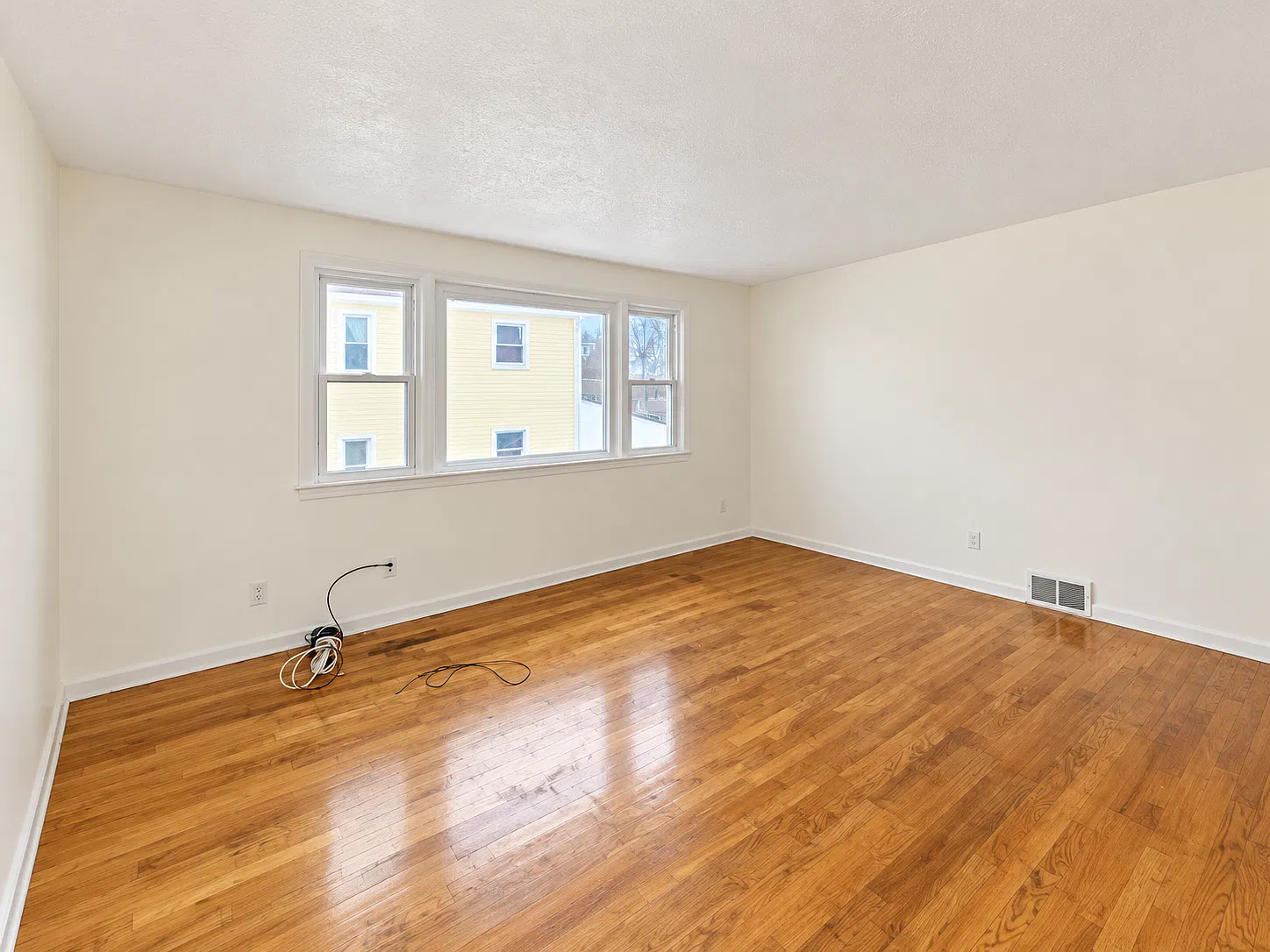 2 bed, 1200 sqft, $1,200 — Photo 4