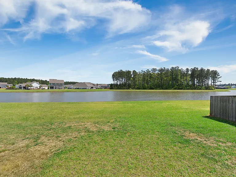 173 Greenwich Dr — Photo 4
