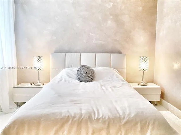 2301 Collins Ave #1507 — Photo 16