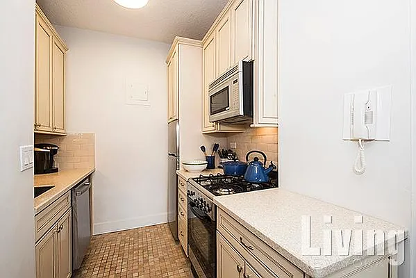 Sold by Living New York | media 5