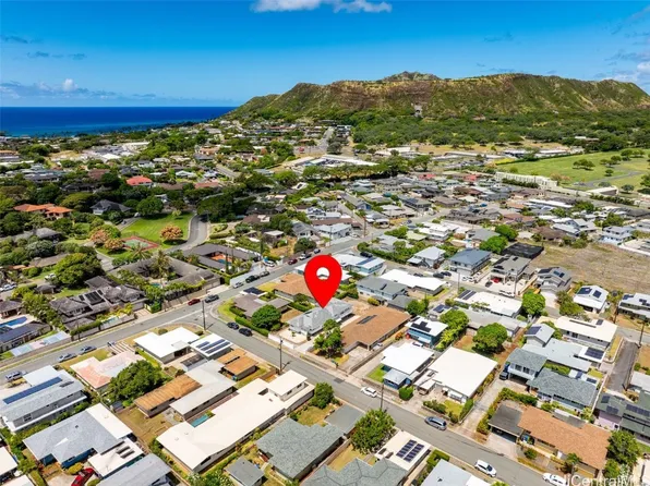 562 Hunapaa St, Honolulu, HI 96816