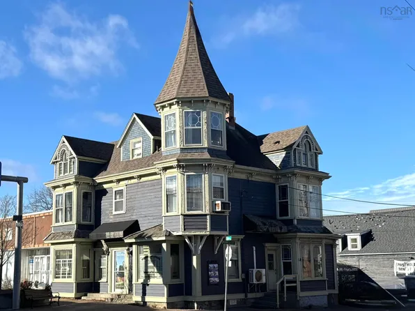 190 Main St, Queens, NS B0T 1K0
