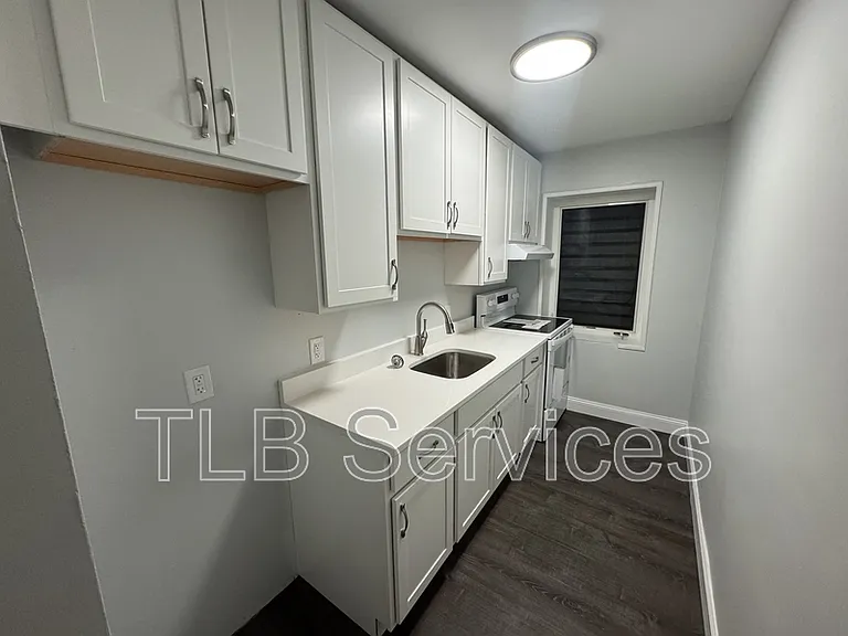 733 Main St — Photo 1