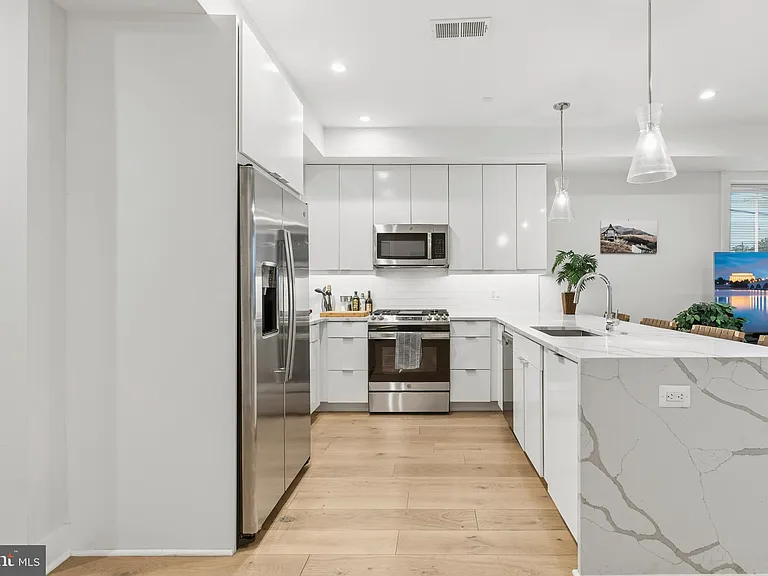 1722 W Virginia Ave NE #2 — Photo 12