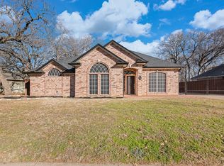 905 Evandale Rd, Burleson, TX 76028