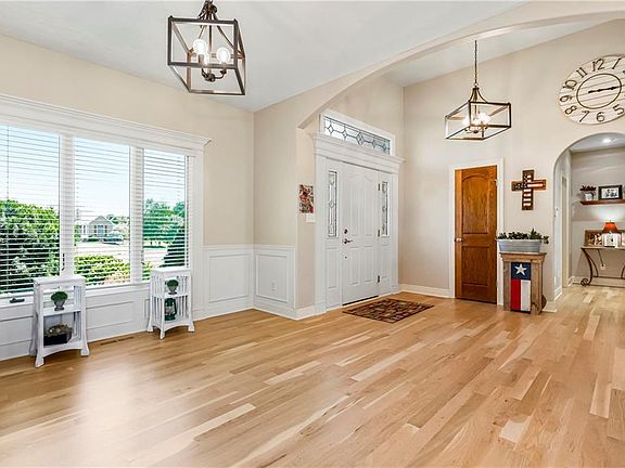 3rd image of 24406 Woodland Cir
