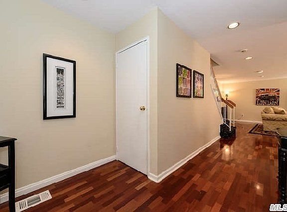 5th image of 18 Frost Pond Dr