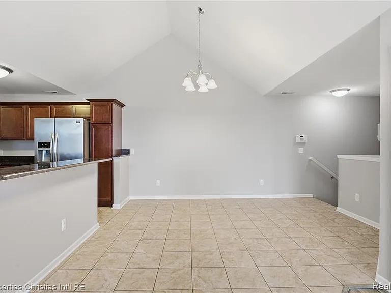 8413 Heywood Cir — Photo 9