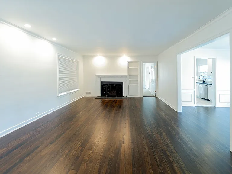 Brentwood House — Photo 22