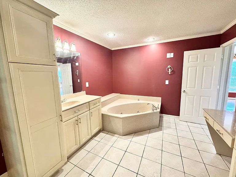 1713 E Main St — Photo 13