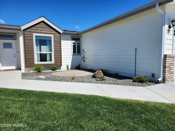 200 E Bridle Way #136, Yakima, WA 98901