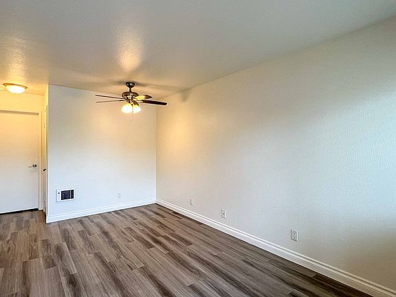 4th image of 4960-4970 Auburn Dr #4960-03