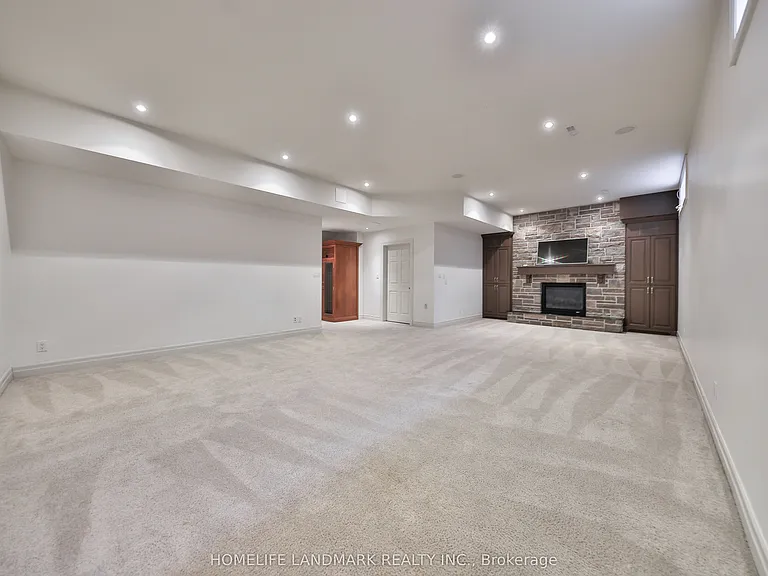 112 Kingsway Cres — Photo 30