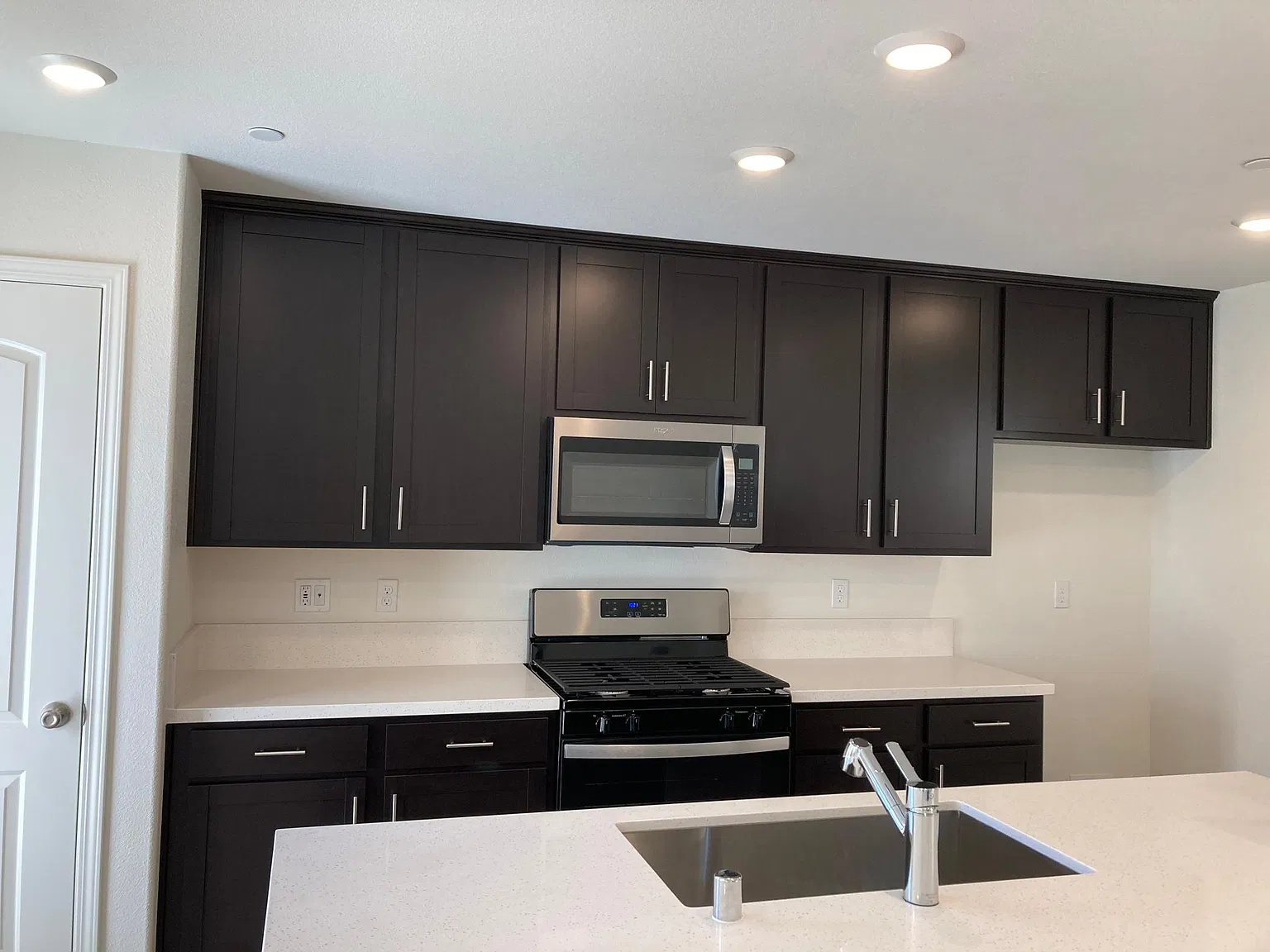 3 bed, 2.5 bath, 1892 sqft, $2,690 — Photo 4