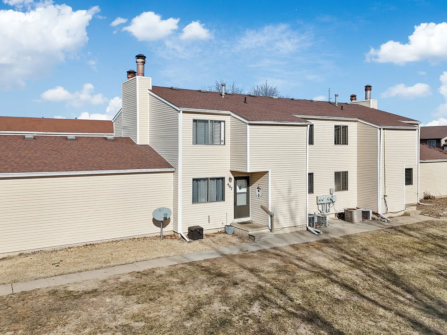 Find Your Perfect Fit at East Park Apartments! — Photo 2