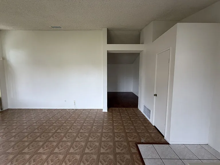560 S Quince Ave — Photo 3