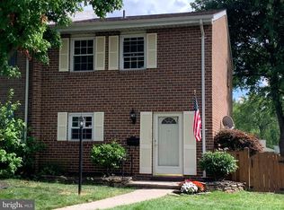 736 Colonial Ave, Sterling, VA 20164