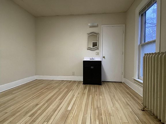 3rd image of 419 6th St SE #6
