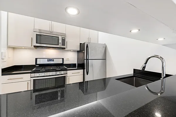 Rented by REAL New York | media 11