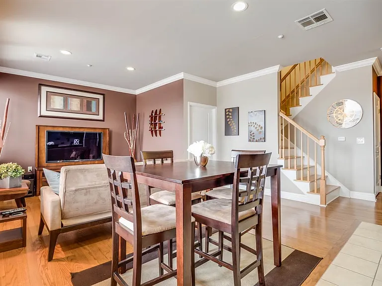 1209 Summit Ave #420 — Photo 5