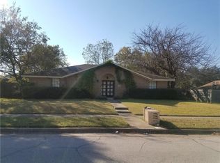 706 Waynelee Dr, Lancaster, TX