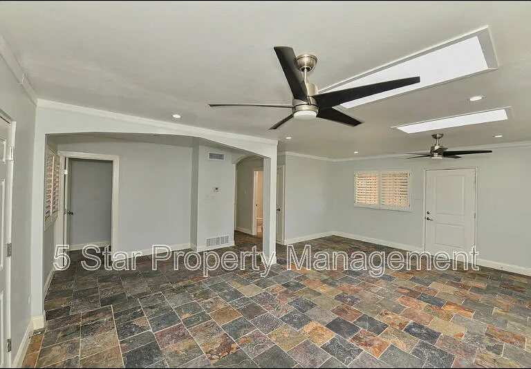 3030 Aurora Ave — Photo 32