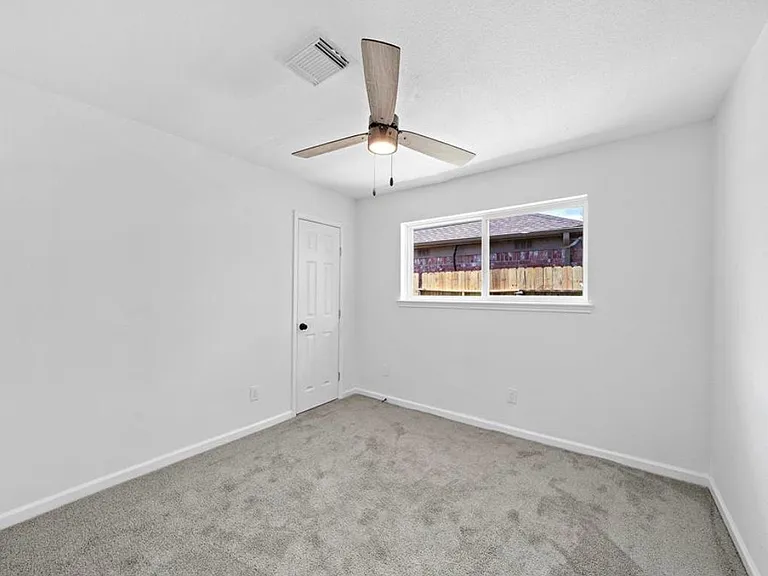 9618 Glenwood Forest Dr — Photo 7