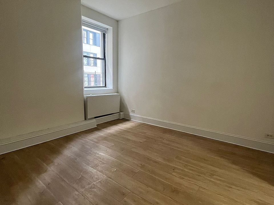 1st image of 50 W 34th St #7C081