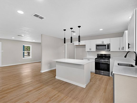 5th image of 208 Ponderosa Ln