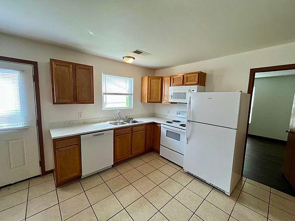 3rd image of 64 Montee Ln