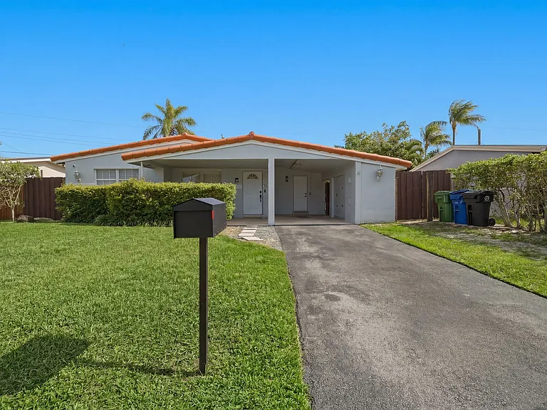 3508 SW 15th Ct — Photo 2