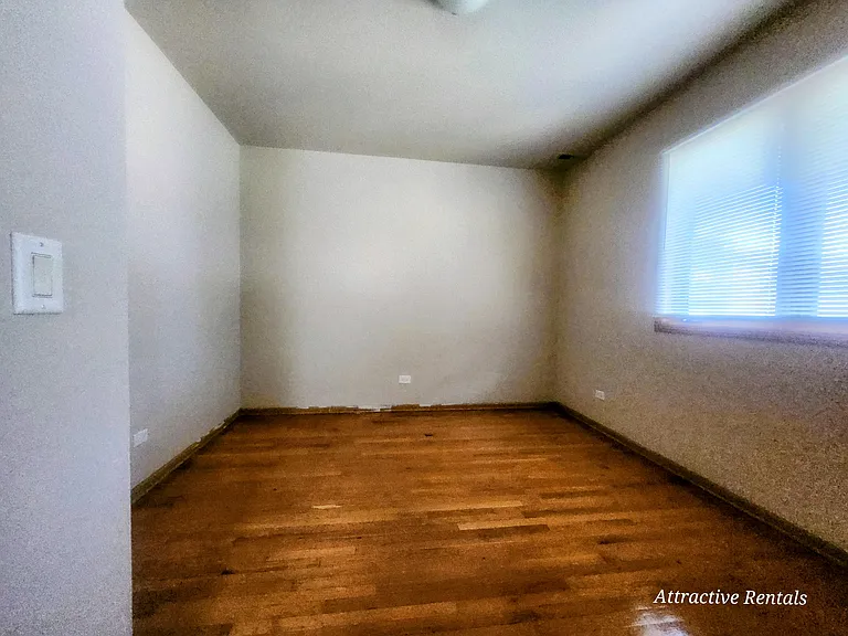 728 W 50th St — Photo 15