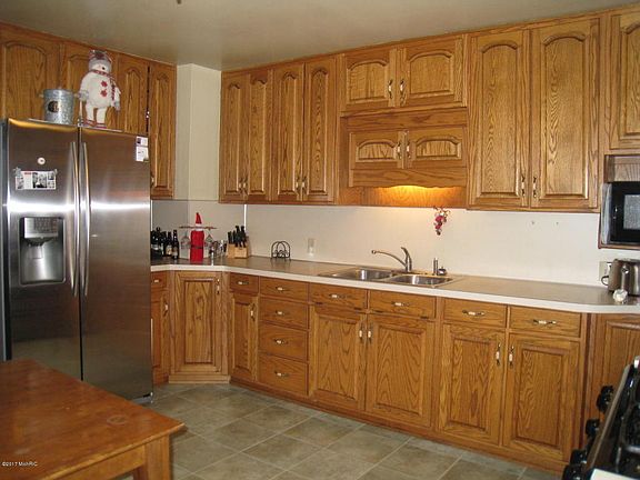 3rd image of 1867 Manor Dr