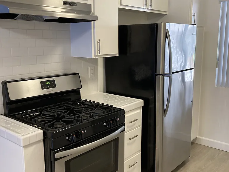 1236 Amherst Ave — Photo 18