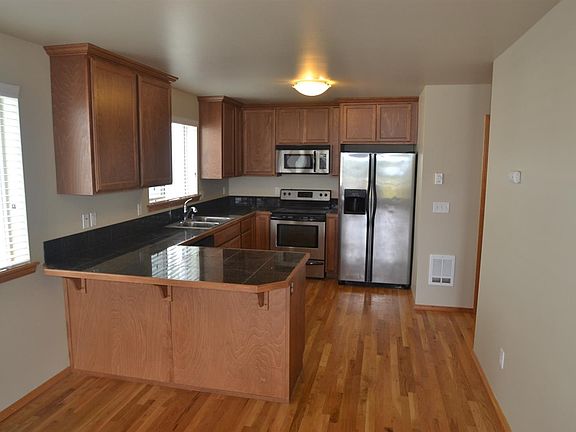 New/updated coordinating appliances to be installed at move-