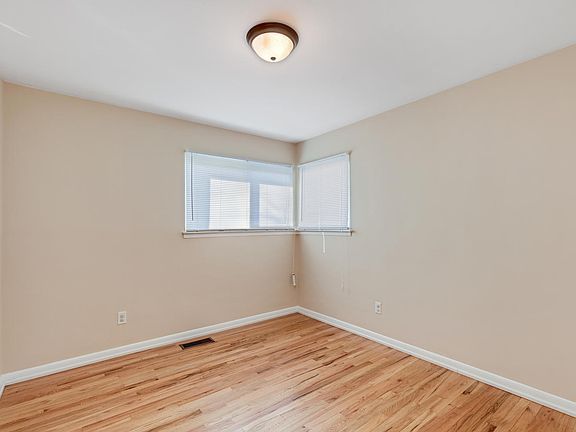 4th image of 28374 Lorraine Ave