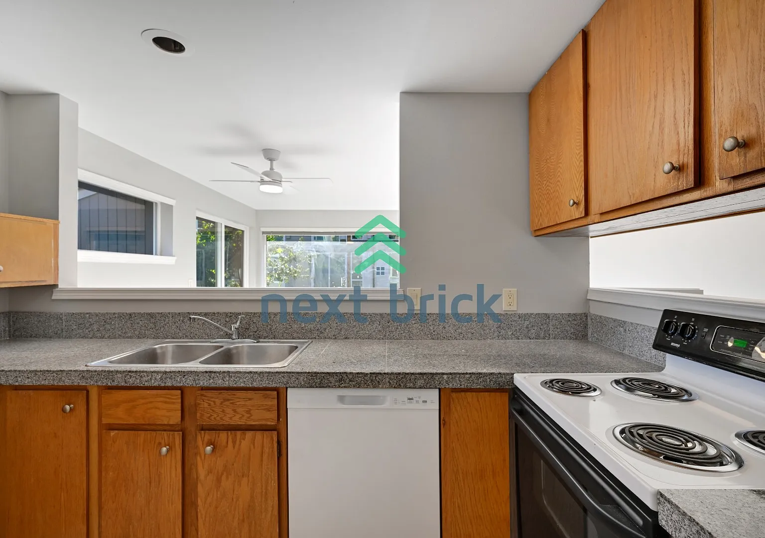 Welcome to this beautifully updated 2-bedroom, 1-bath apartment located in the heart of Queen Anne — Photo 4