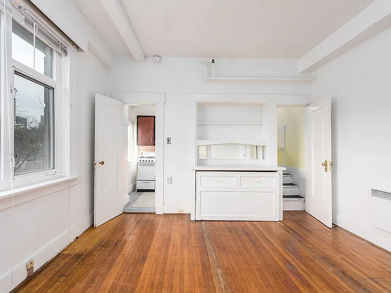 1086 Bute St — Photo 3